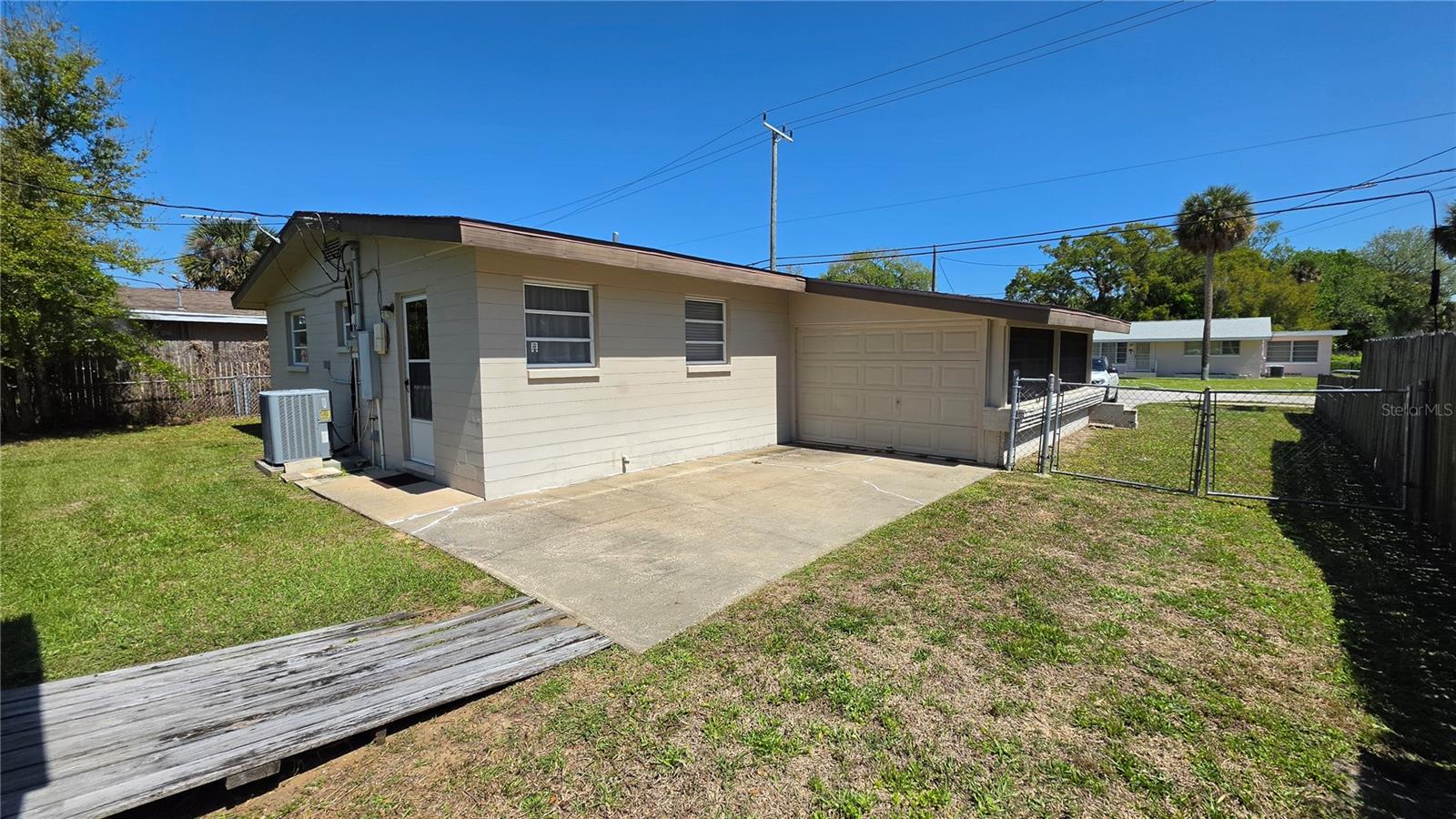 Image 38 of 53 For 1950 Golfview Boulevard