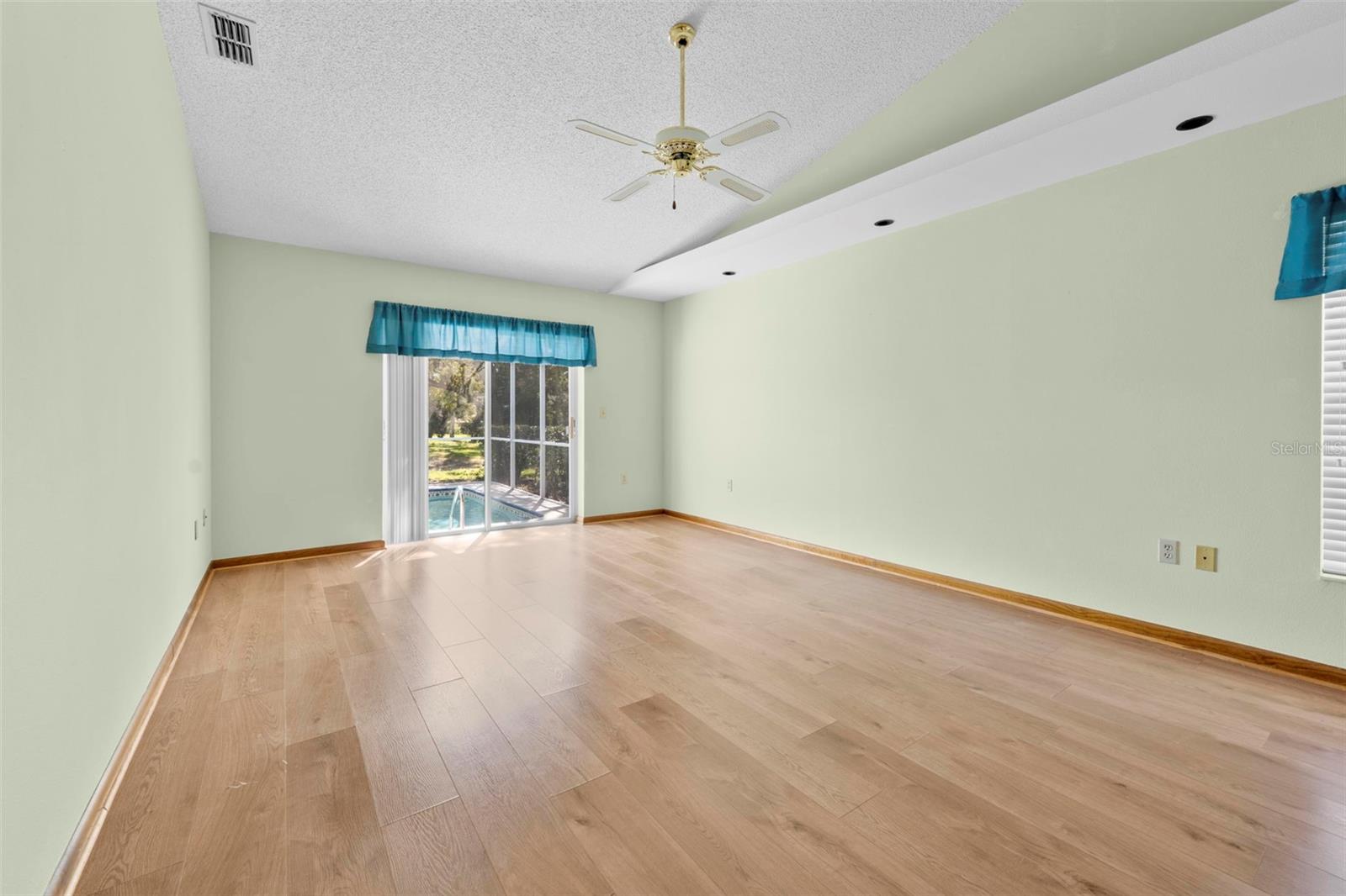 Image 17 of 39 For 1446 Cornell Avenue