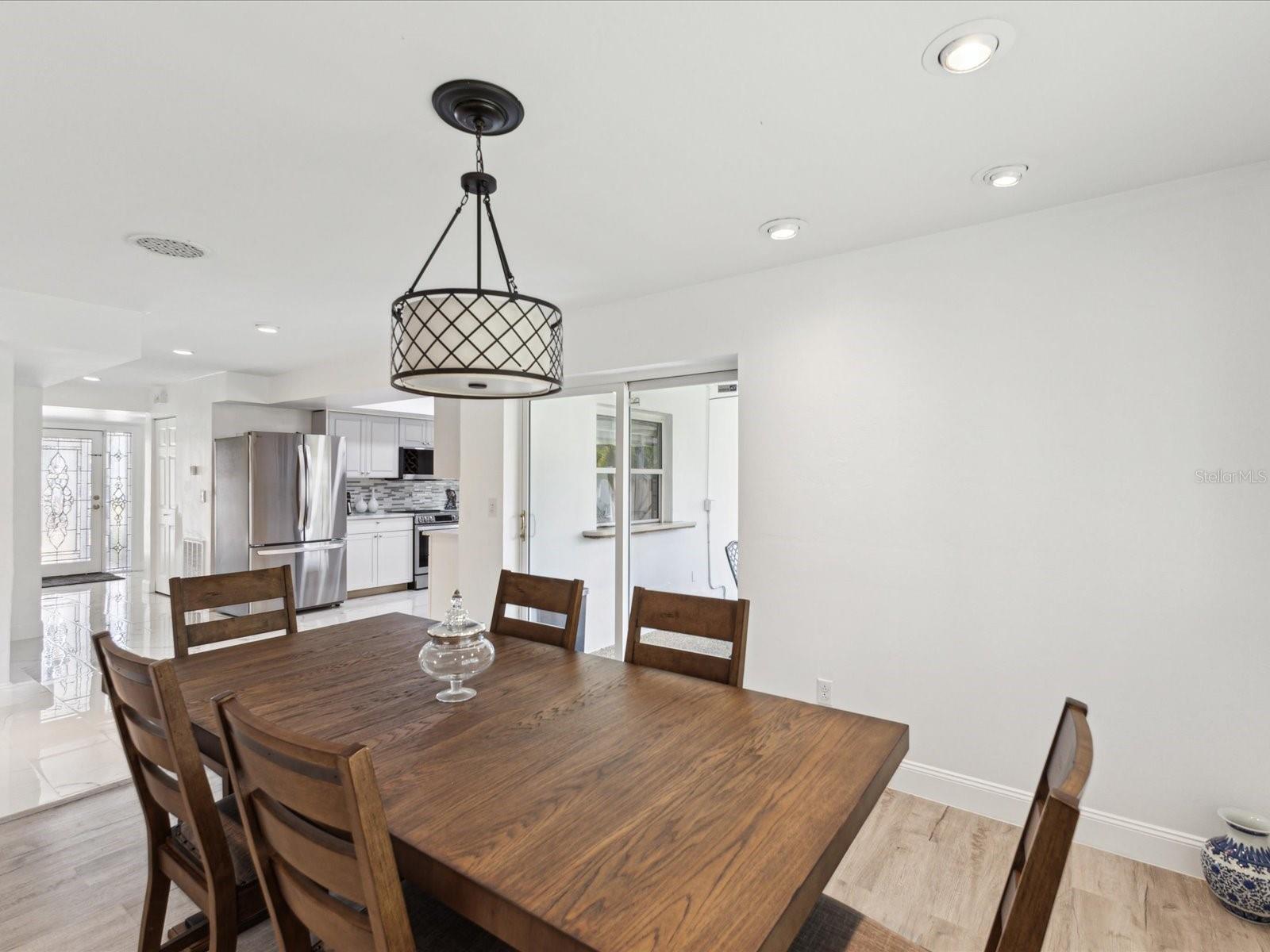 Image 15 of 42 For 1666 Dakota Avenue Ne