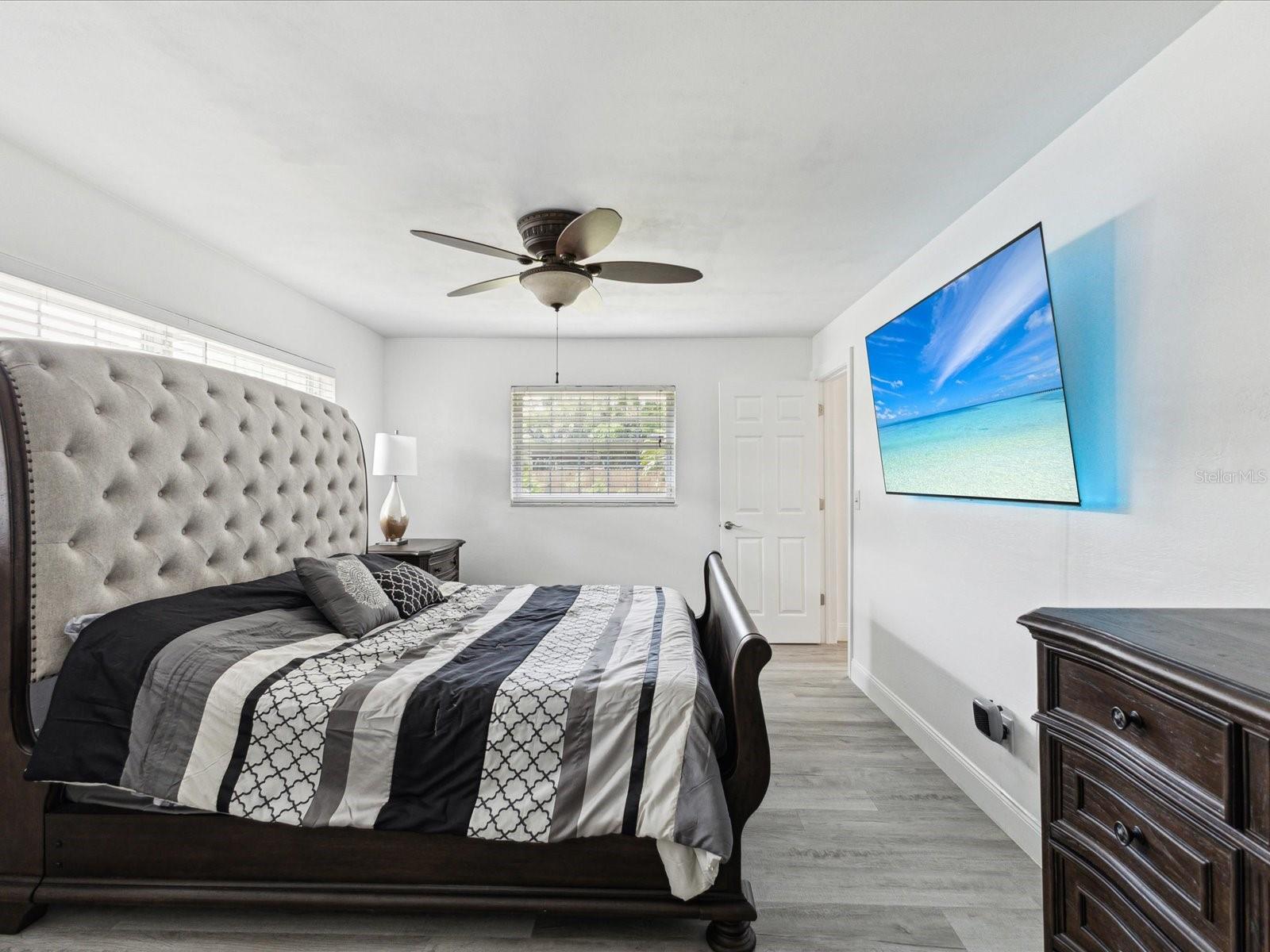 Image 17 of 42 For 1666 Dakota Avenue Ne