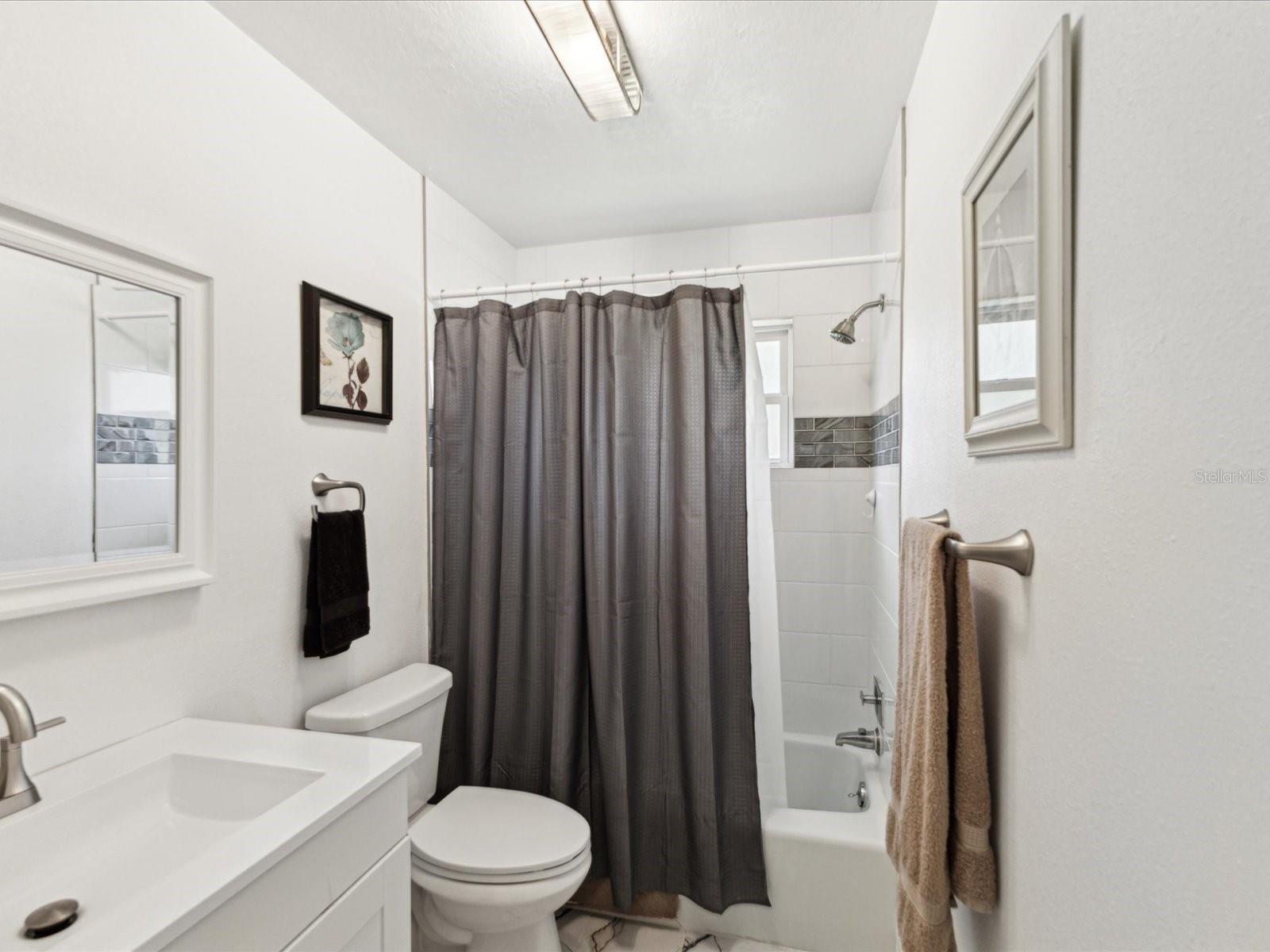 Image 23 of 42 For 1666 Dakota Avenue Ne