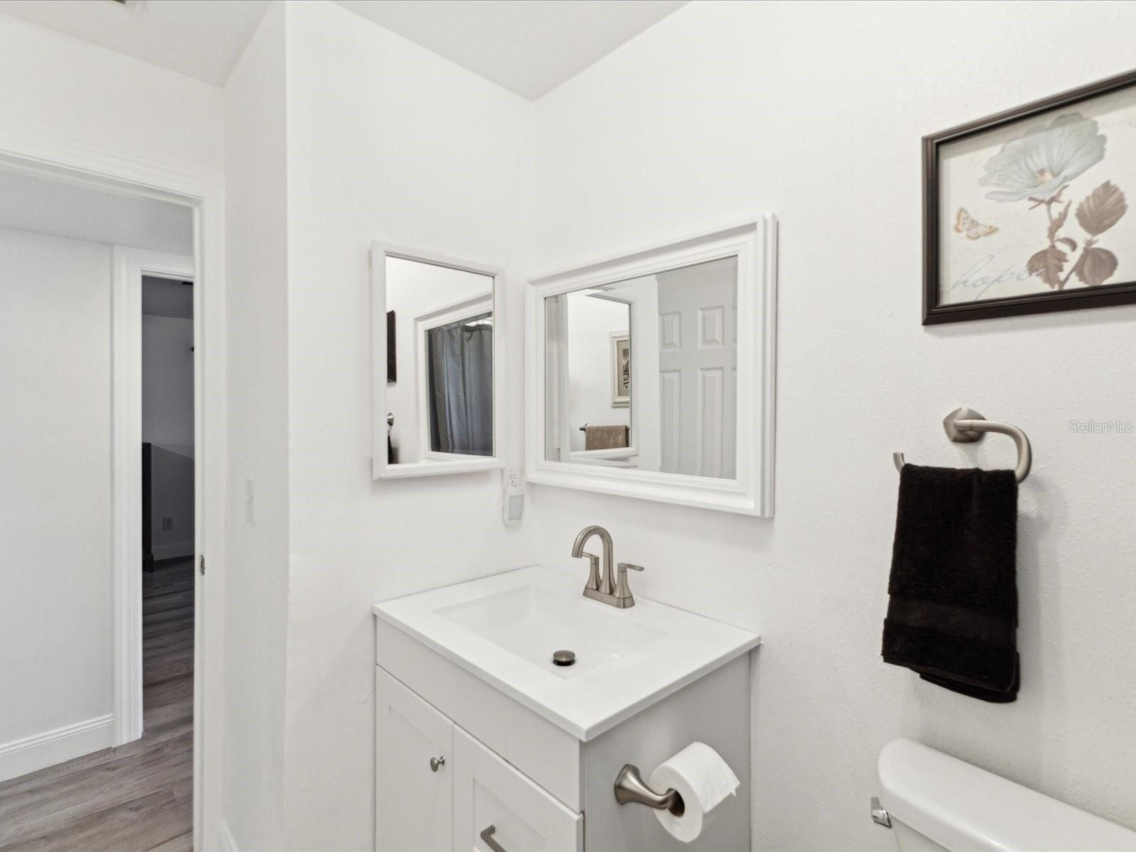 Image 24 of 42 For 1666 Dakota Avenue Ne