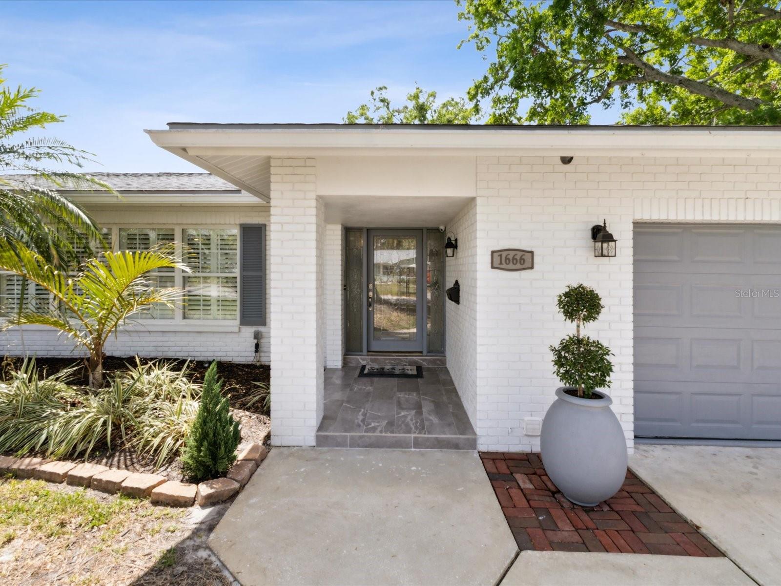 Image 3 of 42 For 1666 Dakota Avenue Ne