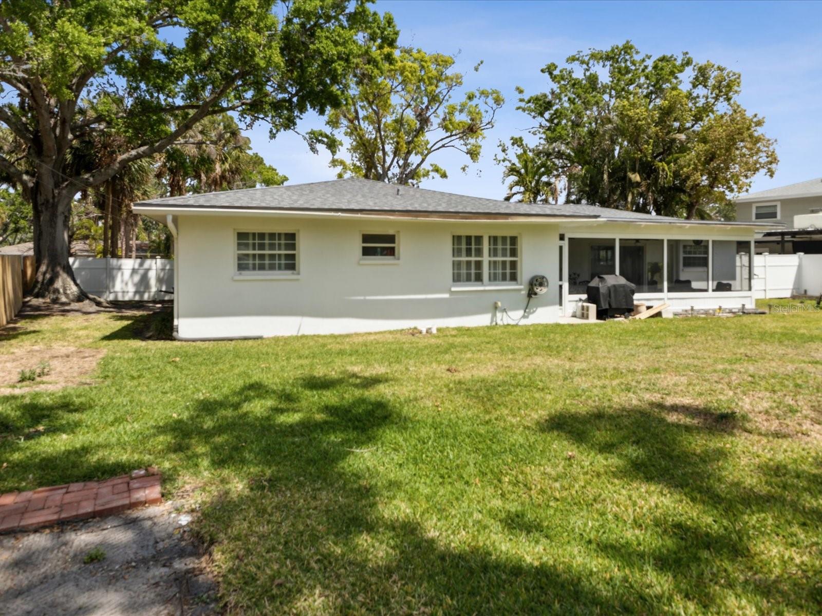 Image 31 of 42 For 1666 Dakota Avenue Ne