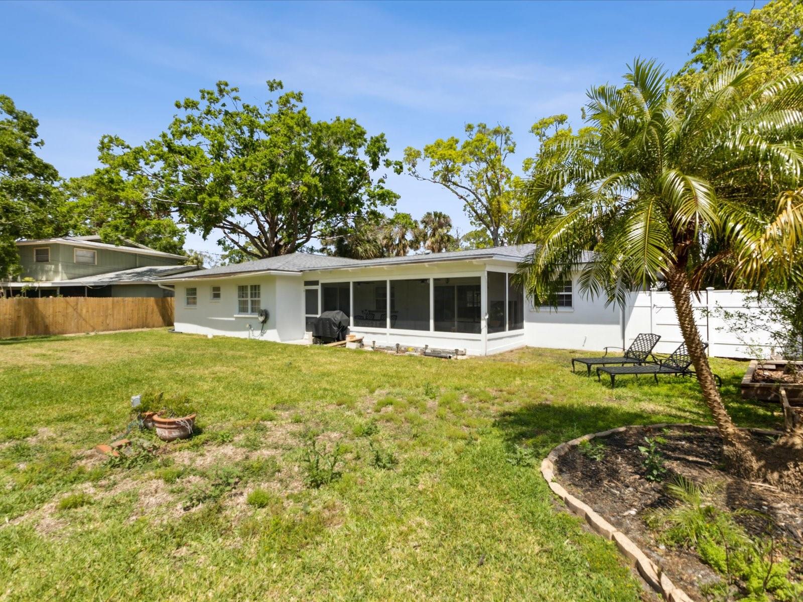 Image 32 of 42 For 1666 Dakota Avenue Ne