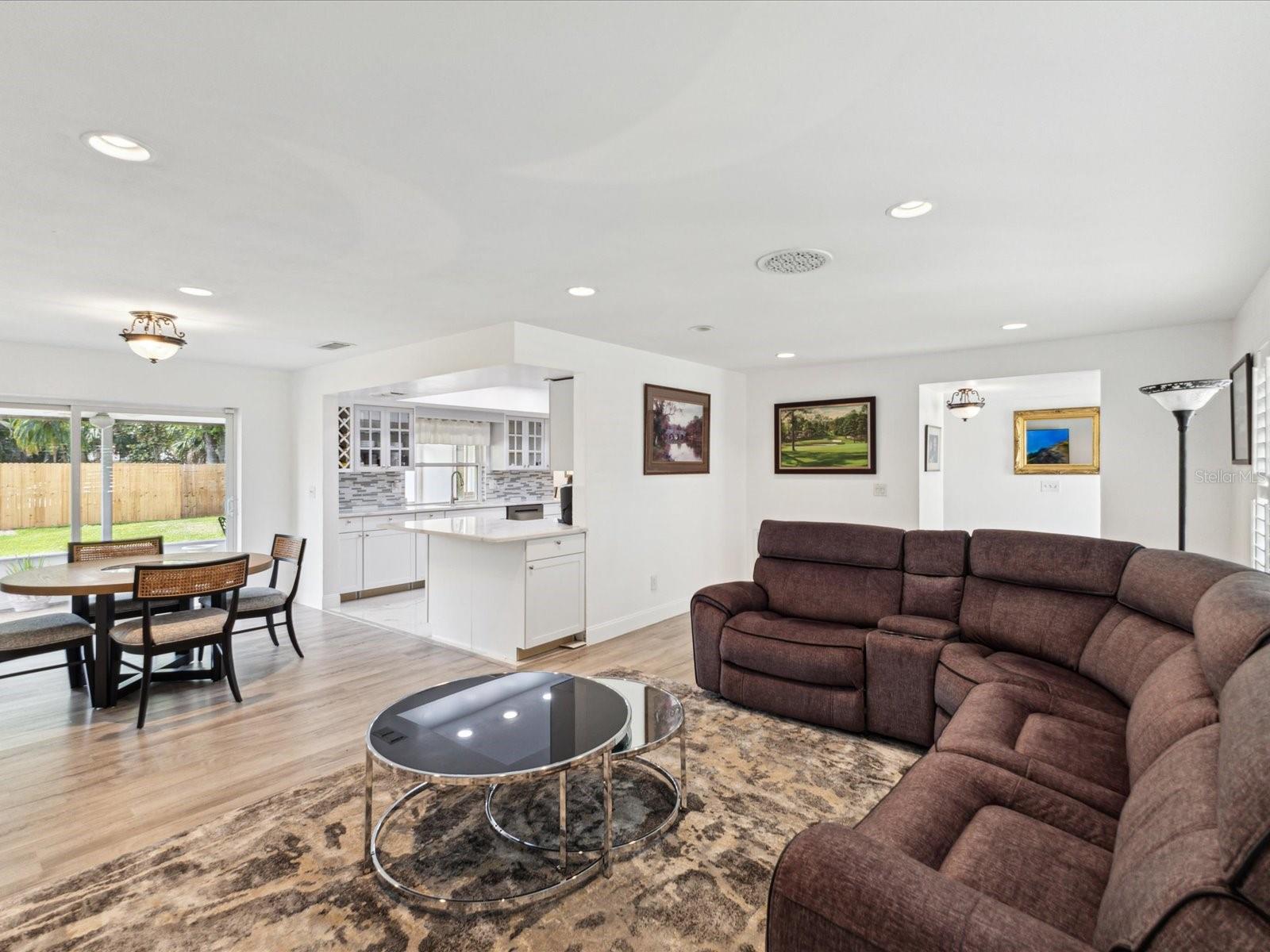 Image 4 of 42 For 1666 Dakota Avenue Ne