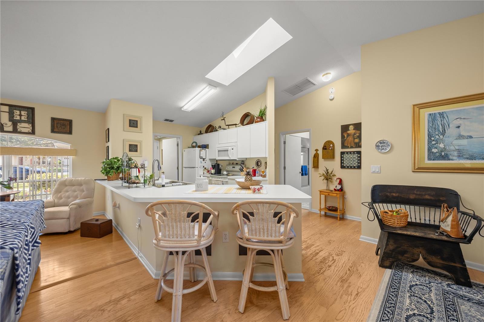 Listing photo id 9 for 2245 Marcia Street