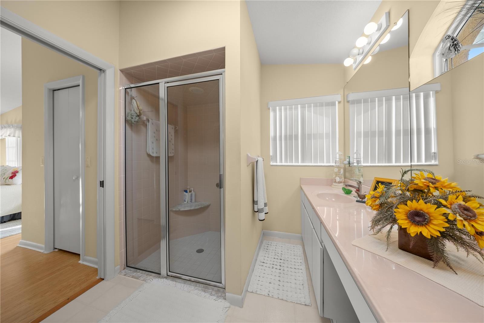 Listing photo id 16 for 2245 Marcia Street