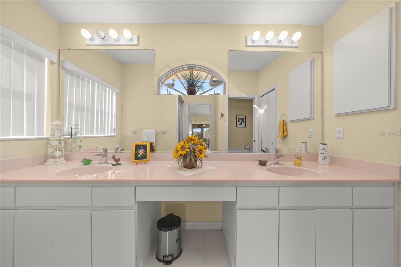 Listing photo id 17 for 2245 Marcia Street