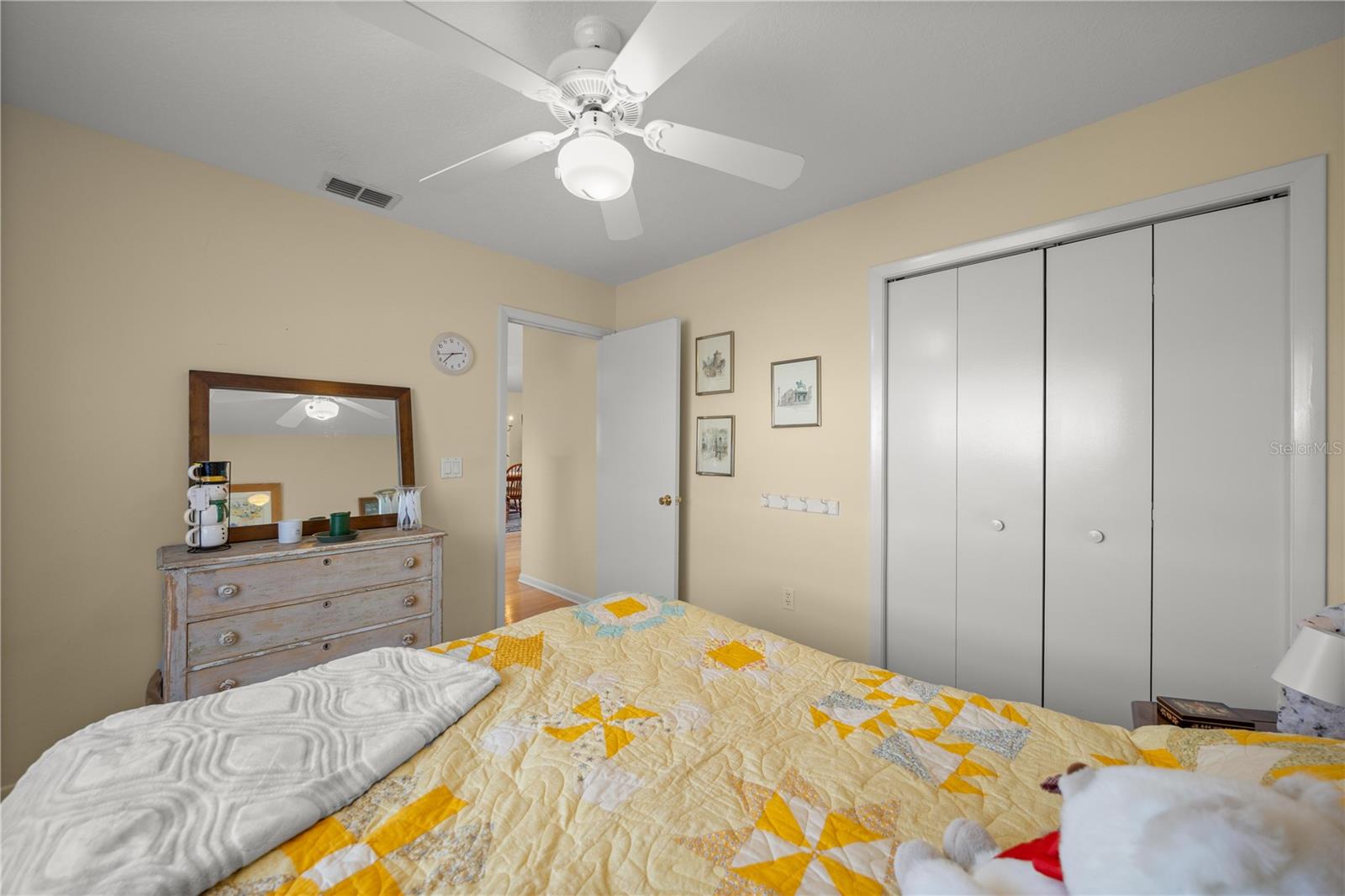 Listing photo id 19 for 2245 Marcia Street