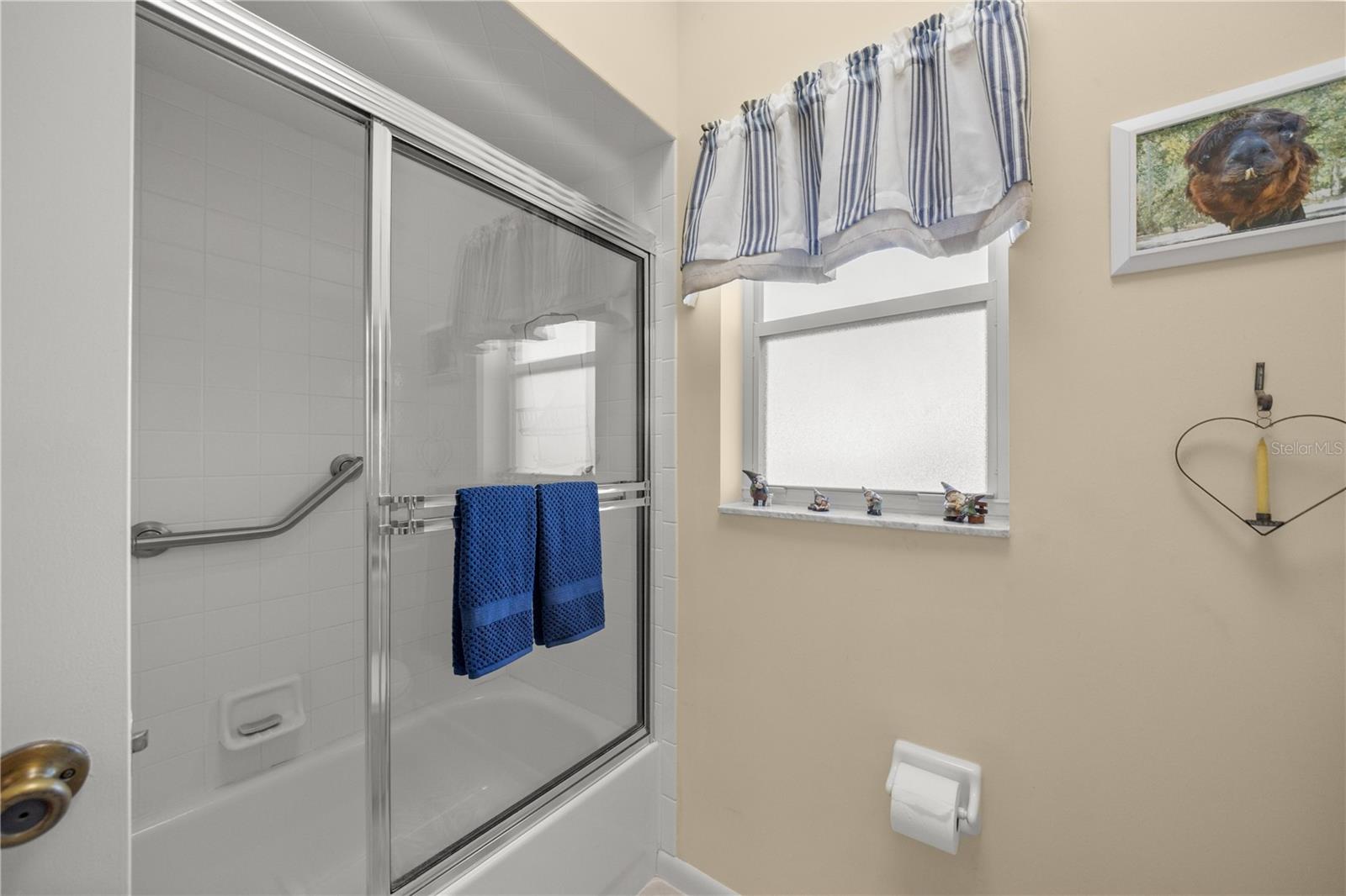 Listing photo id 21 for 2245 Marcia Street