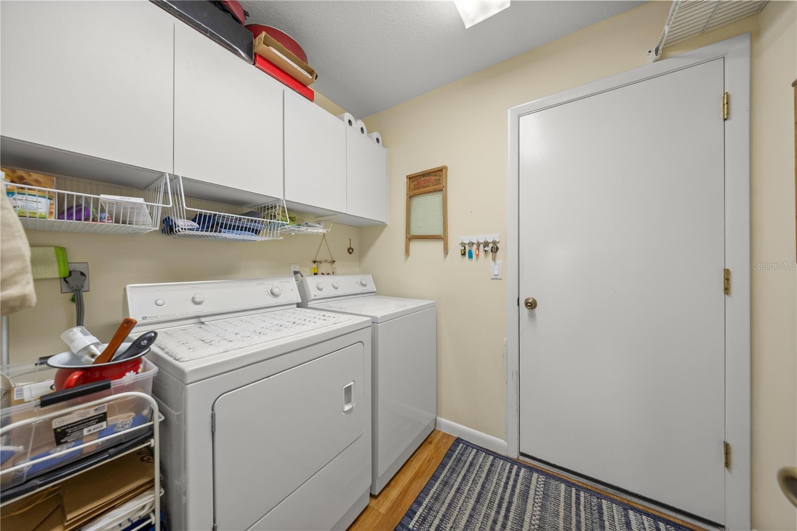 Listing photo id 24 for 2245 Marcia Street