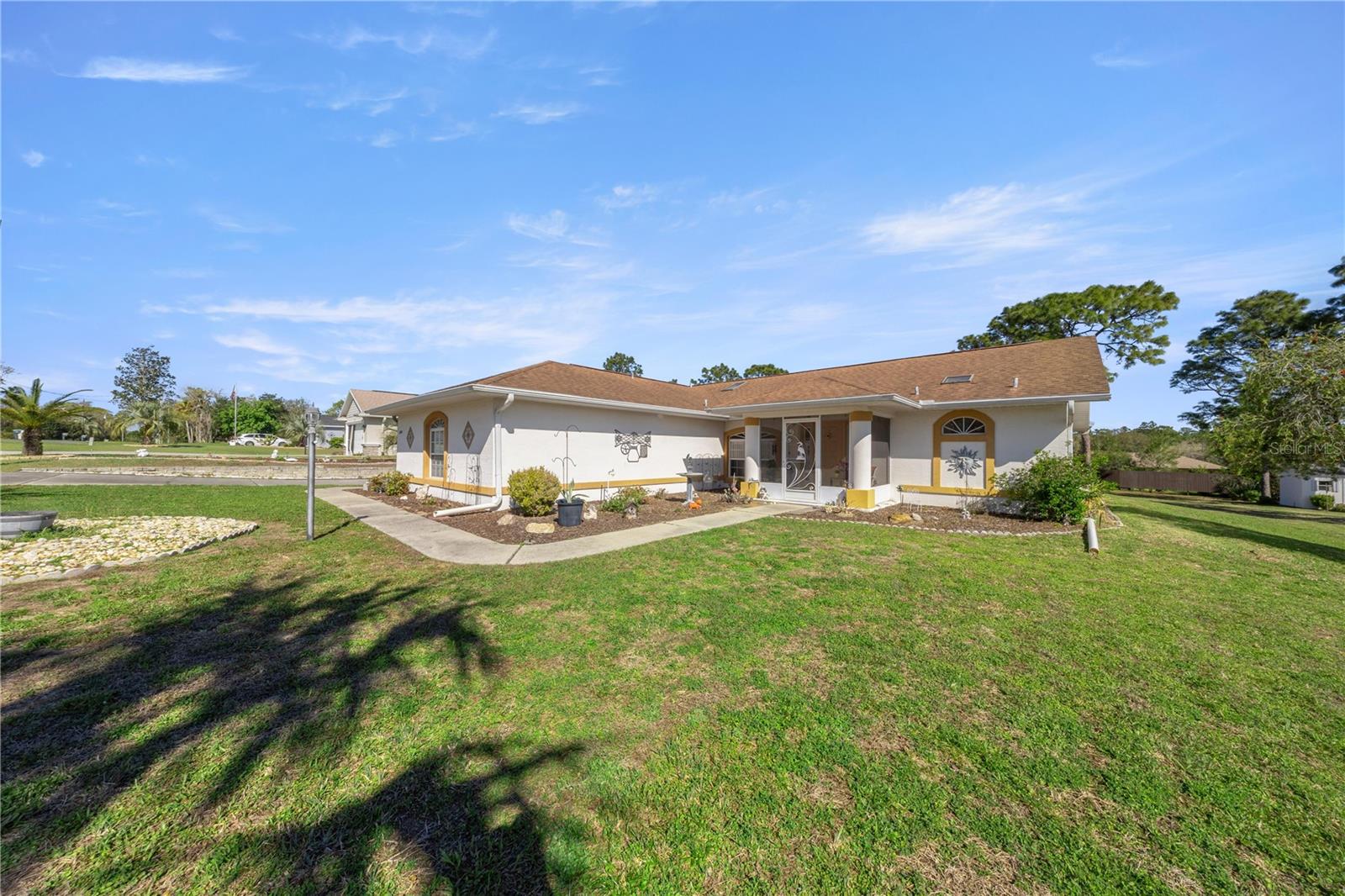 Listing photo id 26 for 2245 Marcia Street