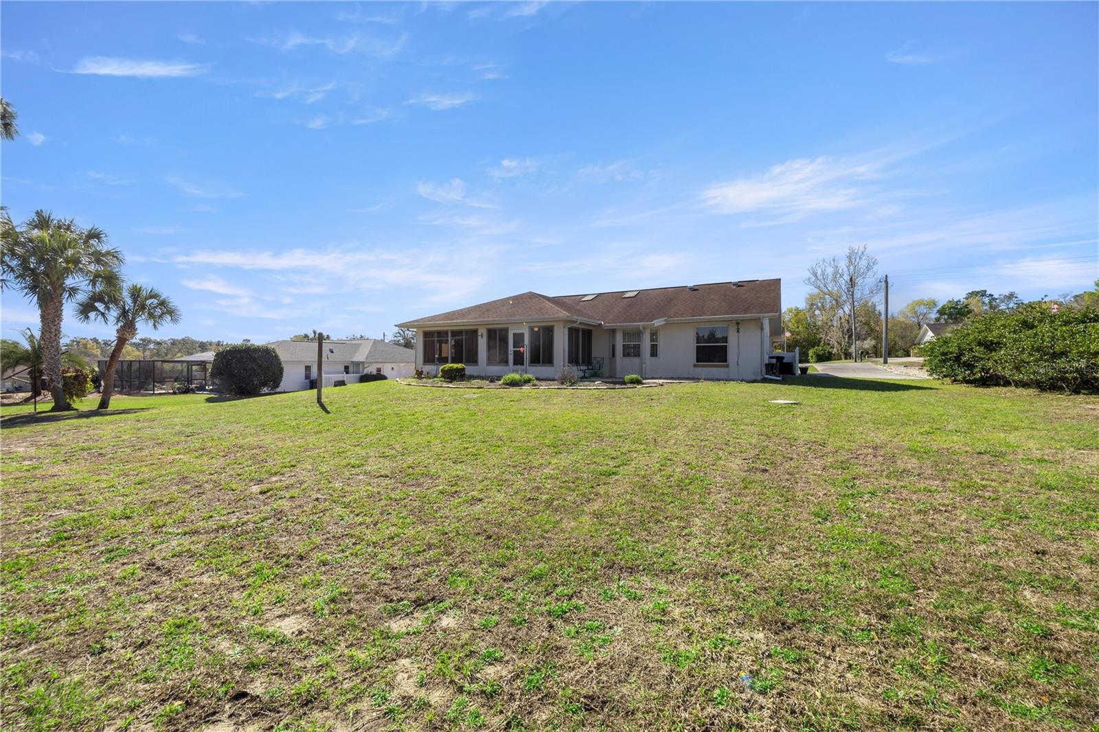 Listing photo id 28 for 2245 Marcia Street