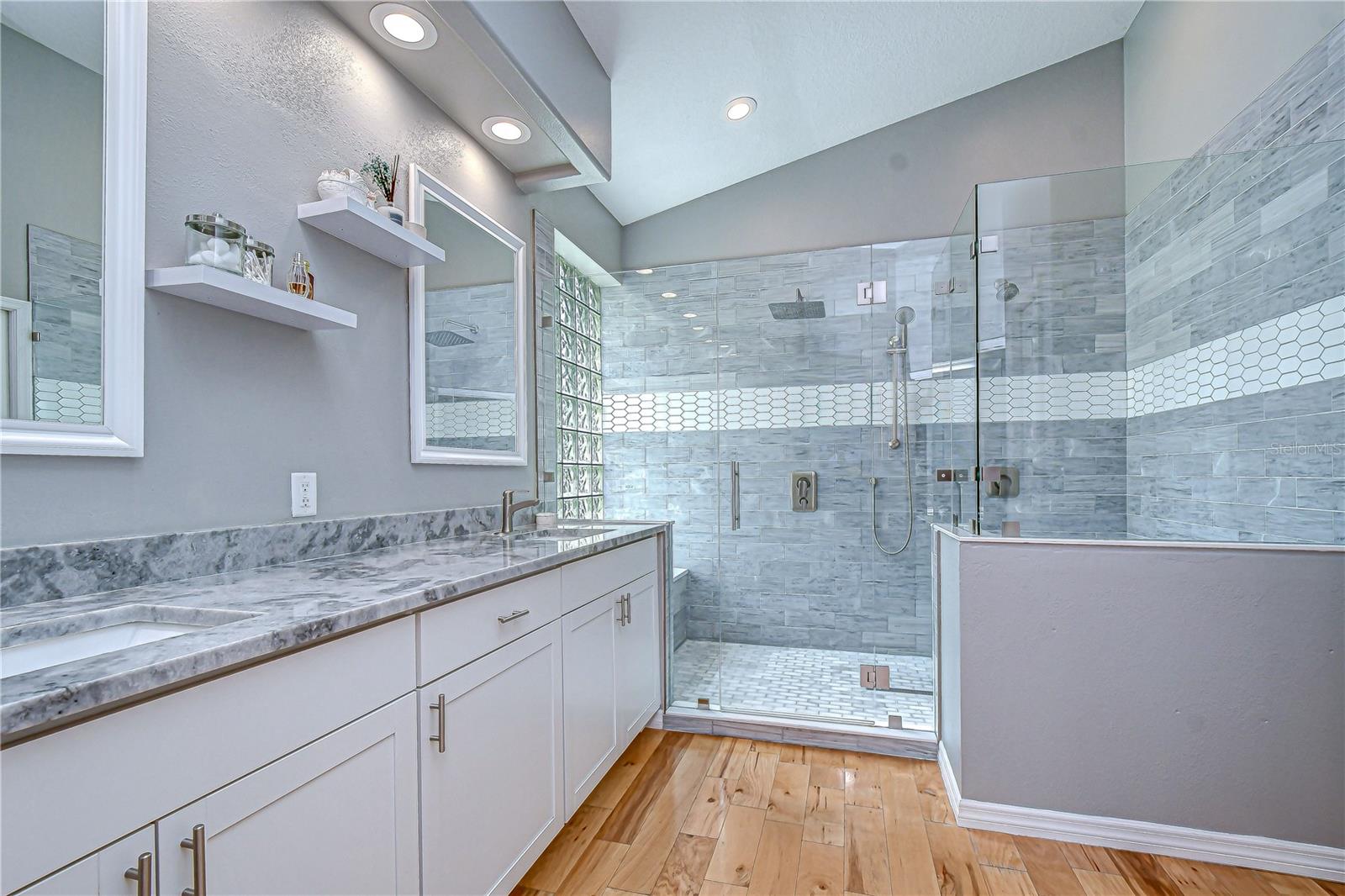 Image 18 of 41 For 5910 Cherry Oak Drive