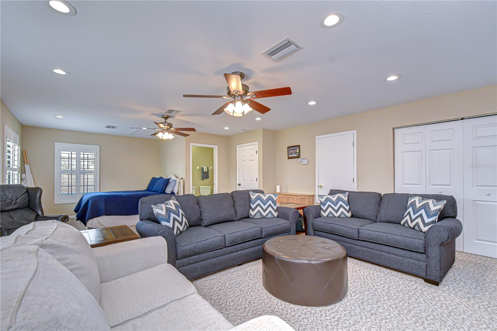 Image 26 of 41 For 5910 Cherry Oak Drive