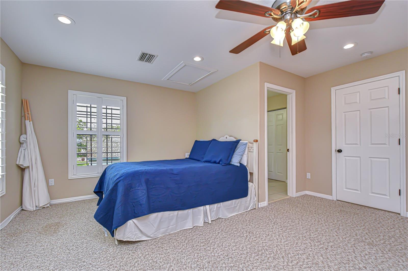 Image 27 of 41 For 5910 Cherry Oak Drive