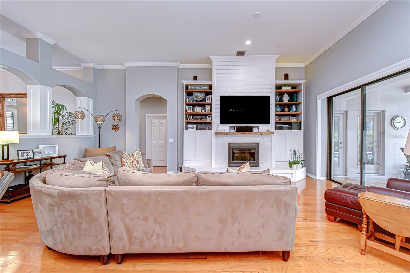 Image 8 of 41 For 5910 Cherry Oak Drive