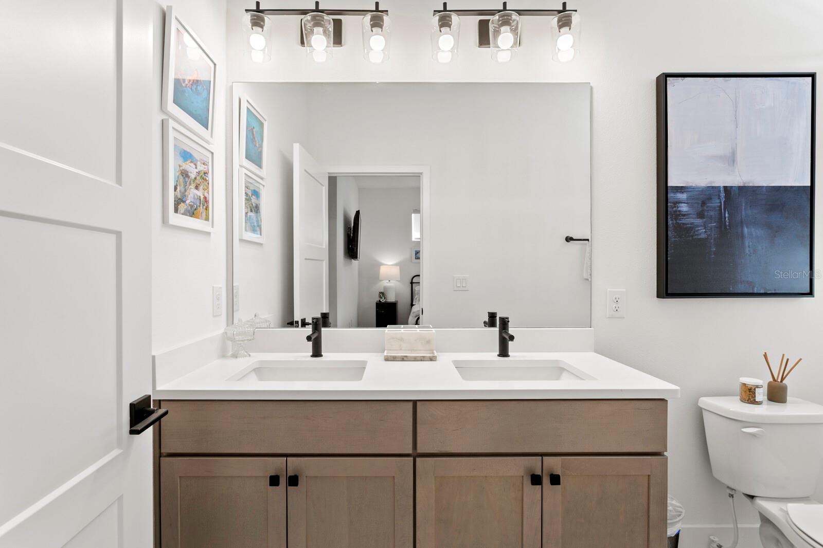 Image 32 of 72 For 2506 Cleveland Street 10