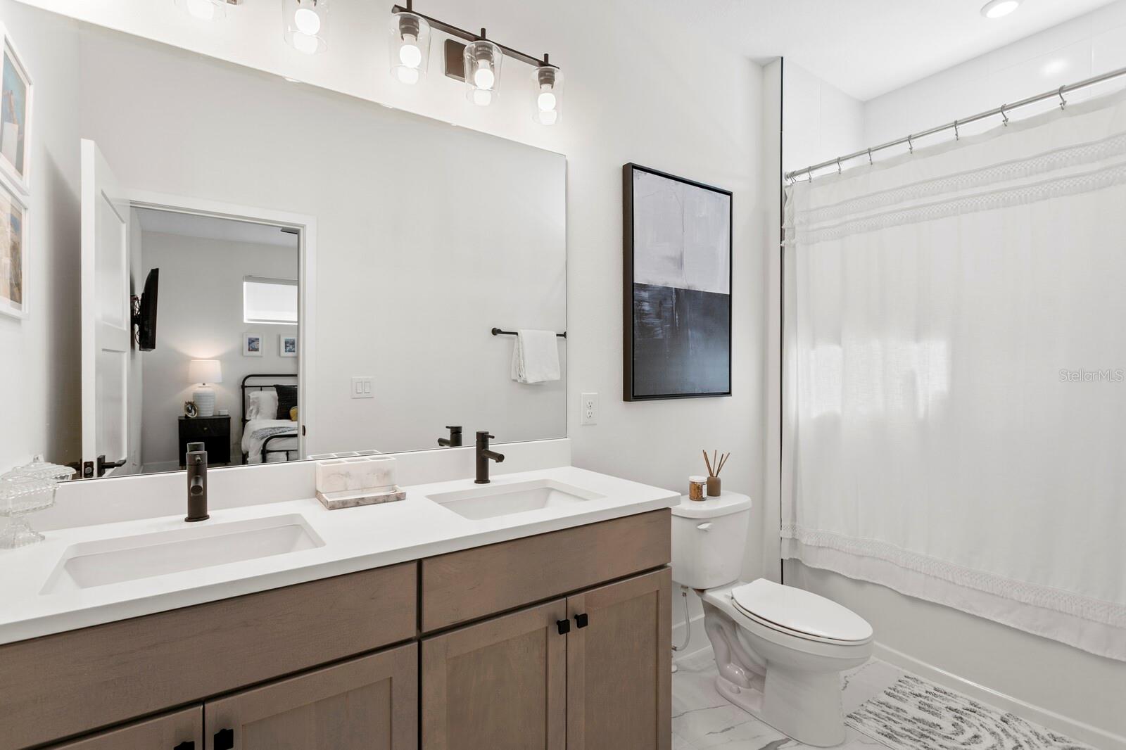 Image 33 of 72 For 2506 Cleveland Street 10