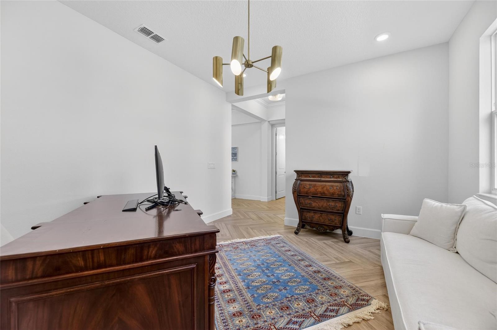 Image 15 of 100 For 914 Signet Drive