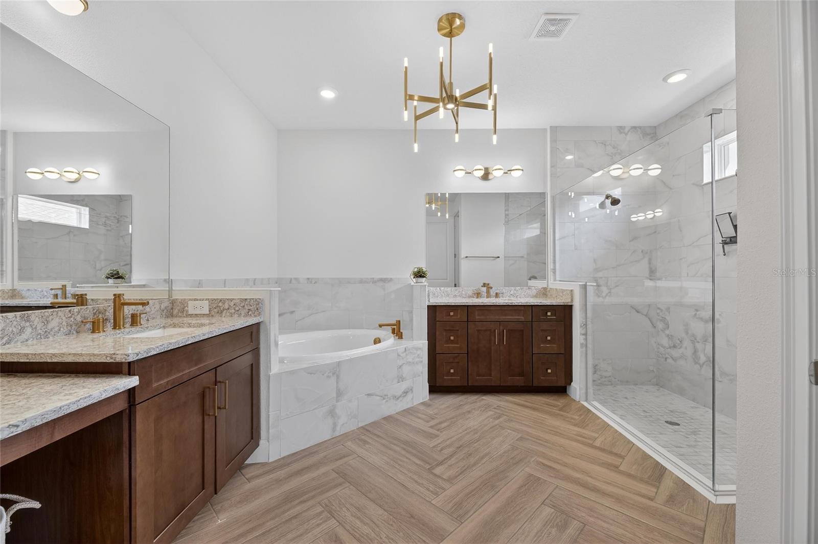 Image 32 of 100 For 914 Signet Drive