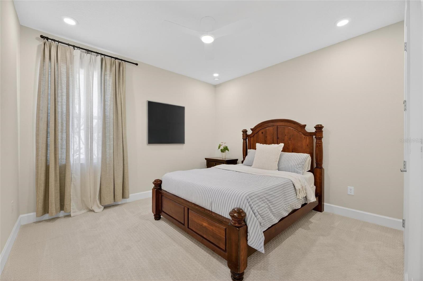 Image 37 of 100 For 914 Signet Drive