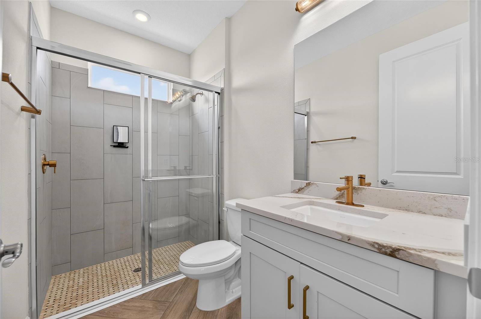 Image 41 of 100 For 914 Signet Drive