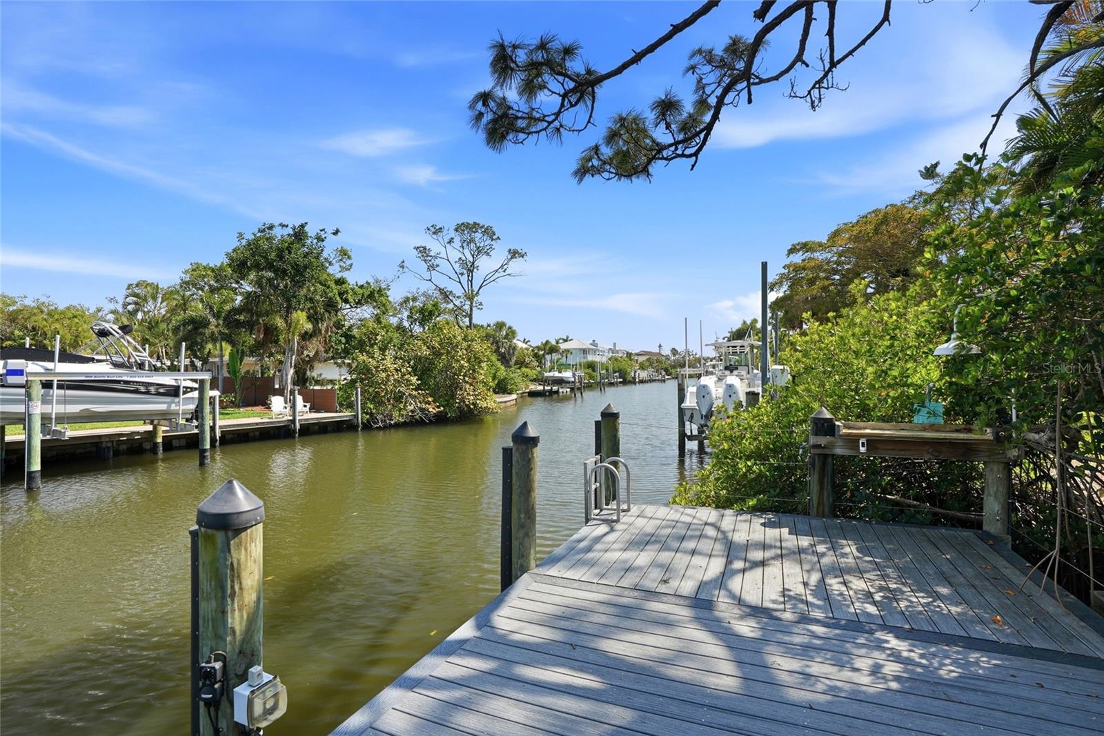 Image 18 of 35 For 114 Island Circle