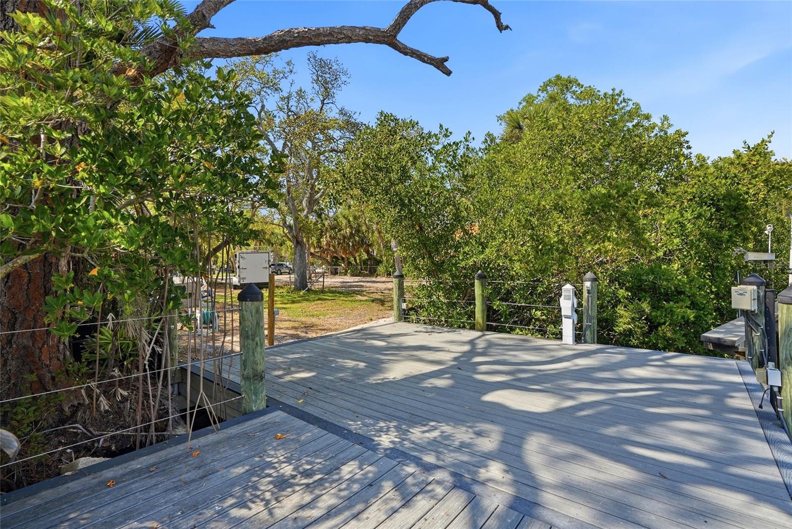 Image 19 of 35 For 114 Island Circle