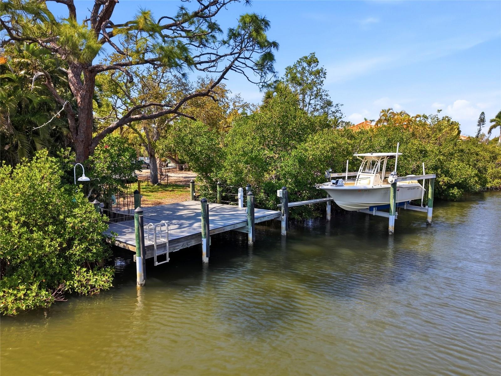 Image 6 of 35 For 114 Island Circle