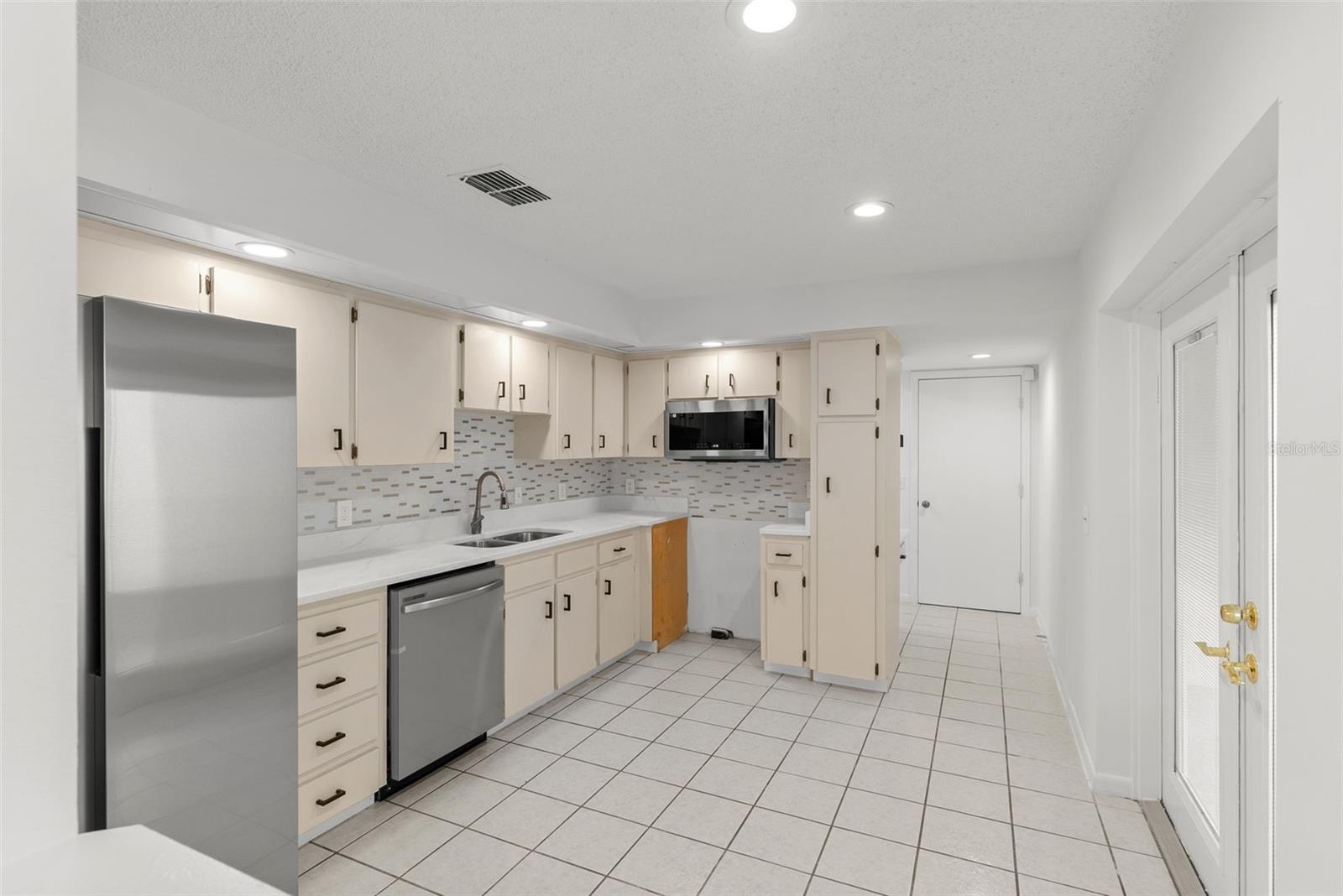 Image 14 of 43 For 4009 Cypress Landing S