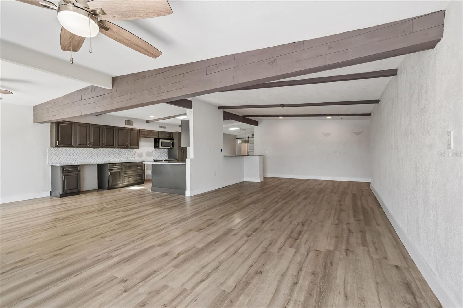 Listing photo id 8 for 16108 5th Street E