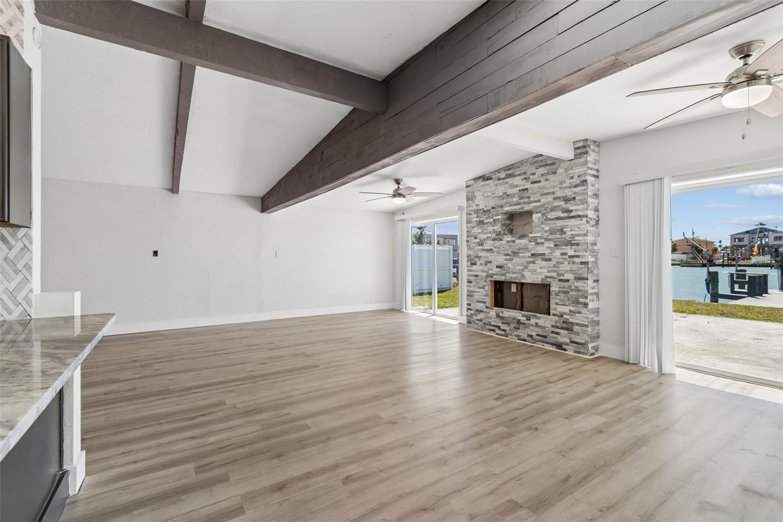 Listing photo id 10 for 16108 5th Street E