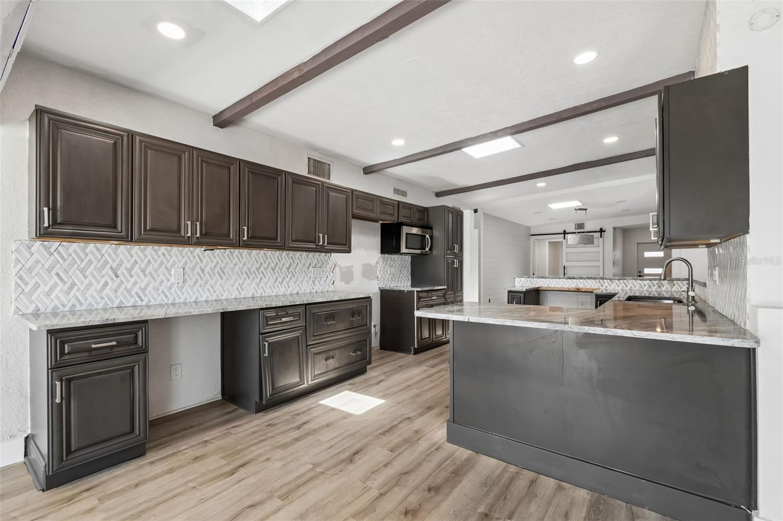 Listing photo id 11 for 16108 5th Street E