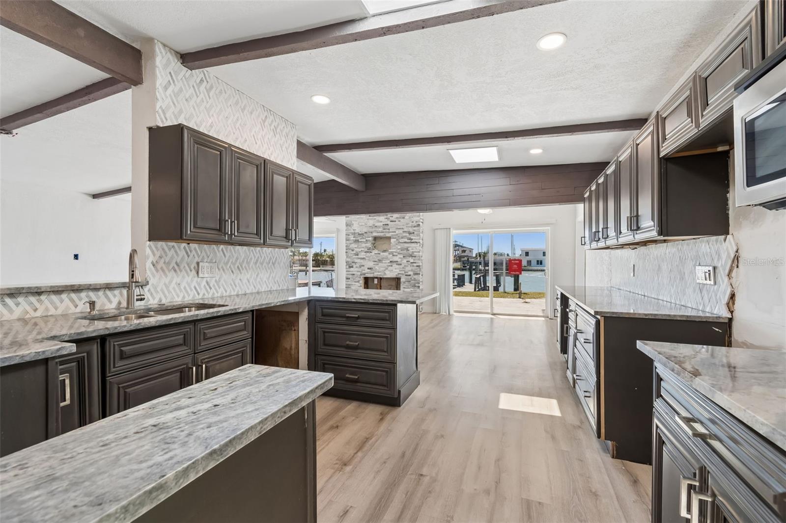 Listing photo id 13 for 16108 5th Street E