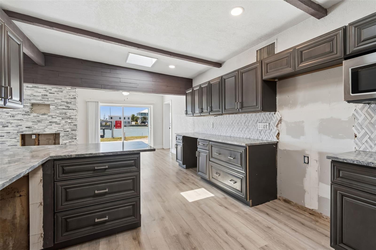 Listing photo id 14 for 16108 5th Street E