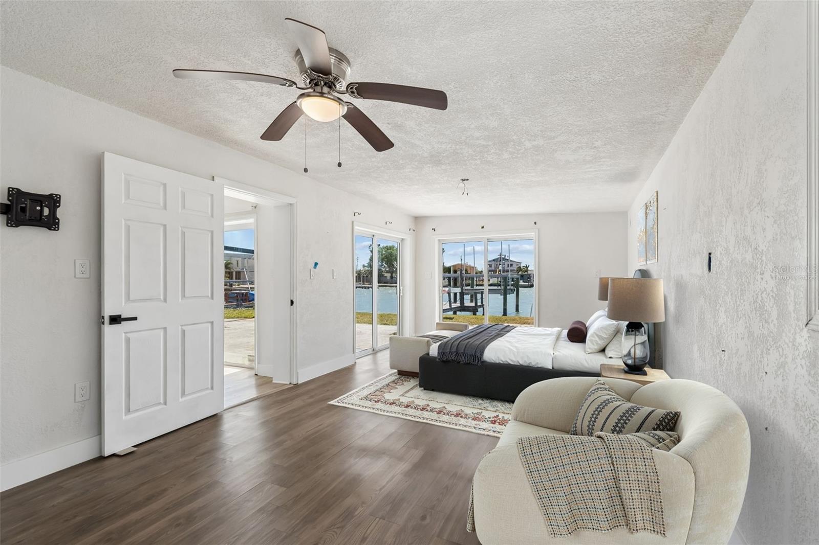 Listing photo id 15 for 16108 5th Street E