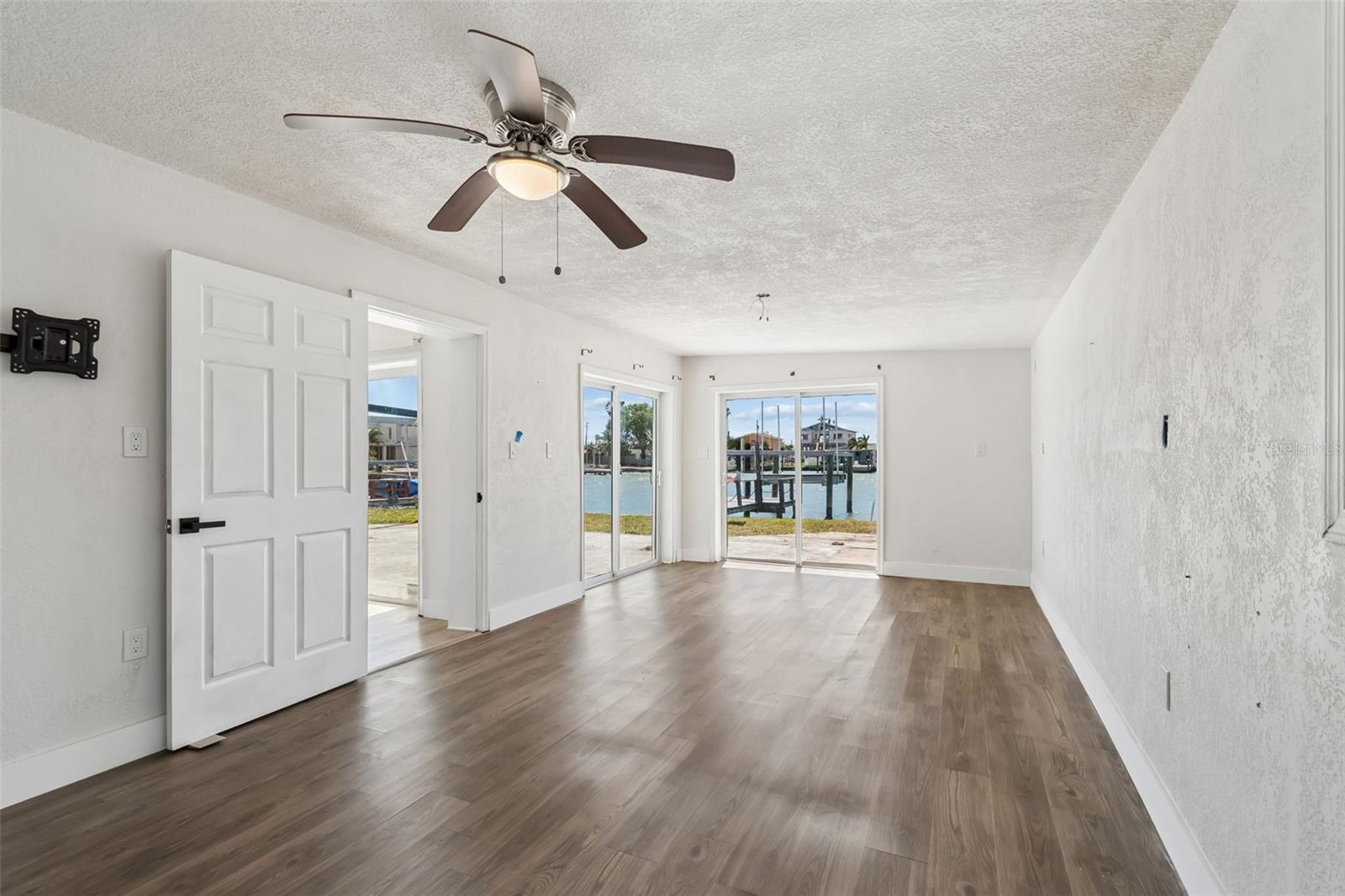 Listing photo id 16 for 16108 5th Street E