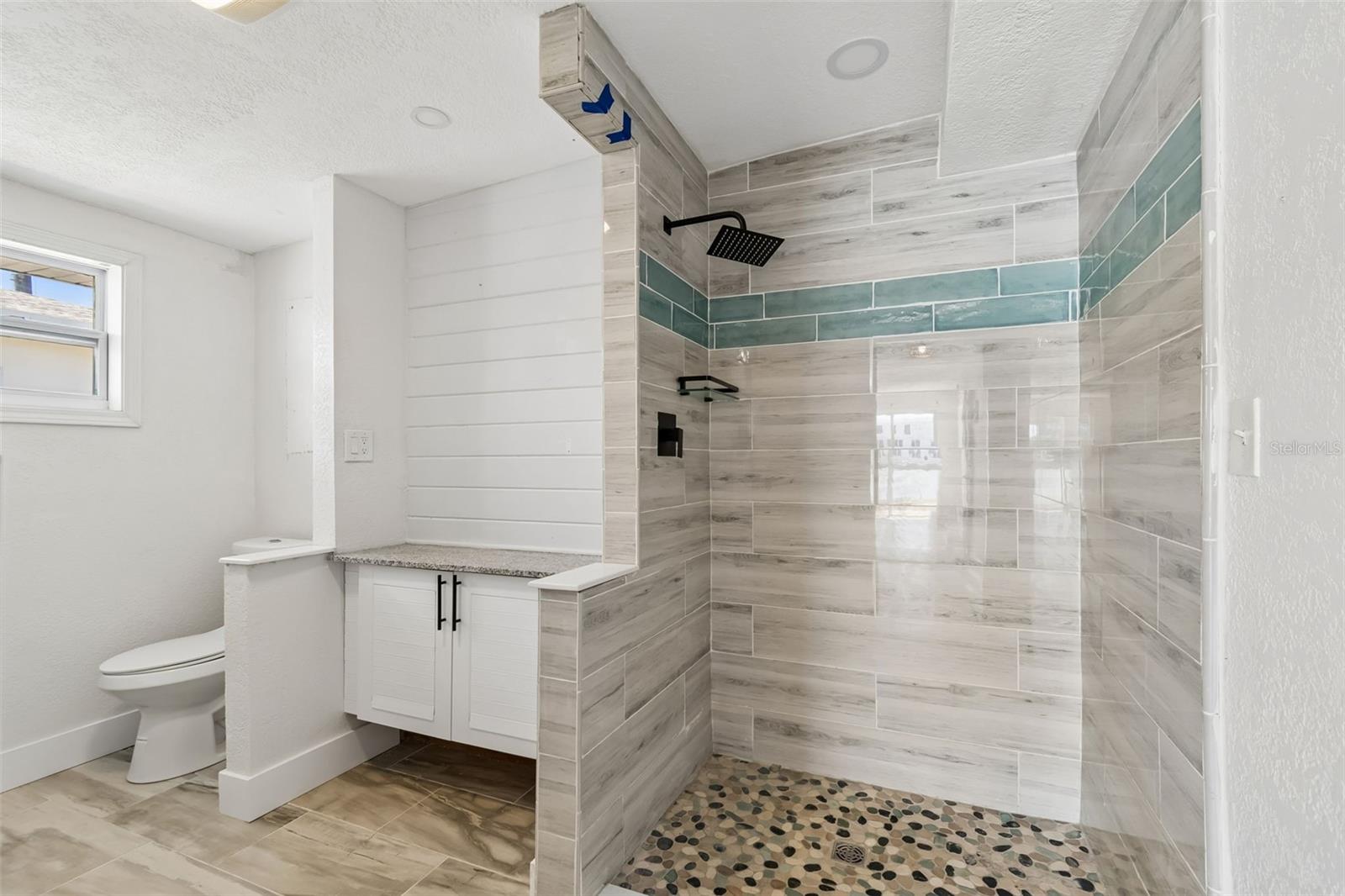 Listing photo id 19 for 16108 5th Street E