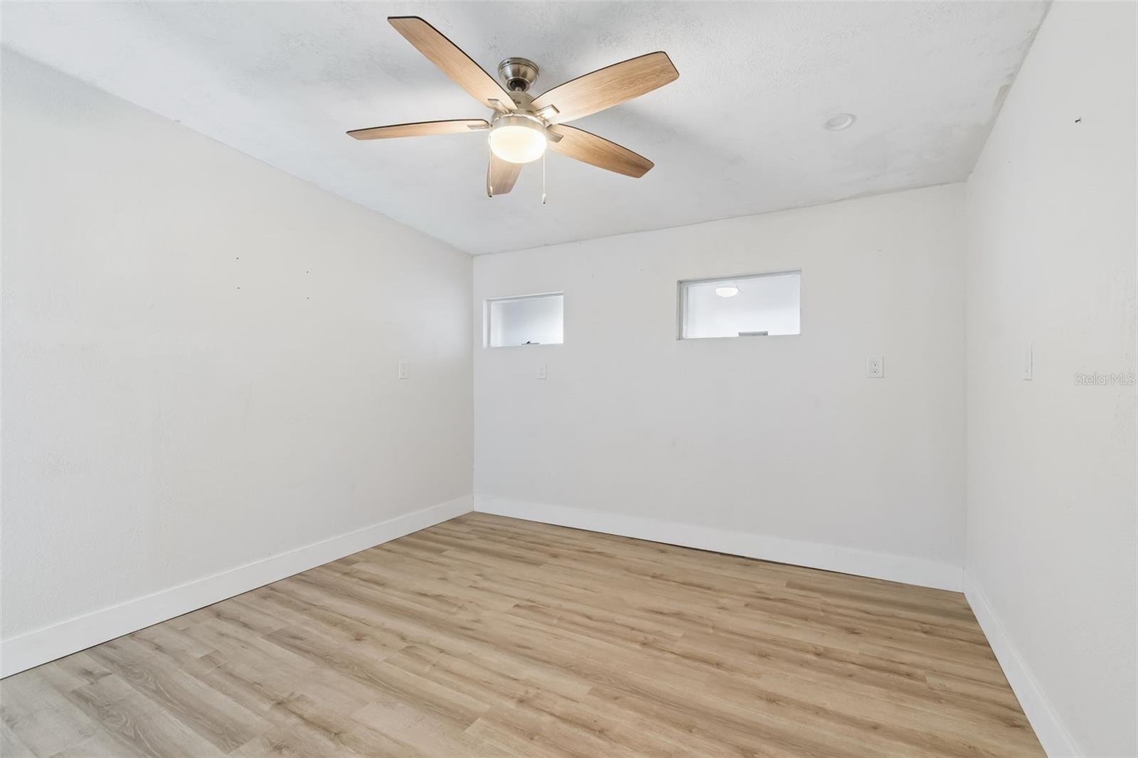 Listing photo id 23 for 16108 5th Street E