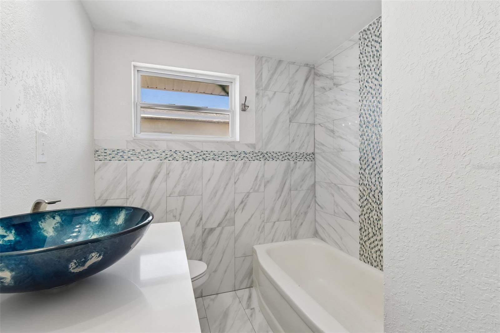 Listing photo id 24 for 16108 5th Street E