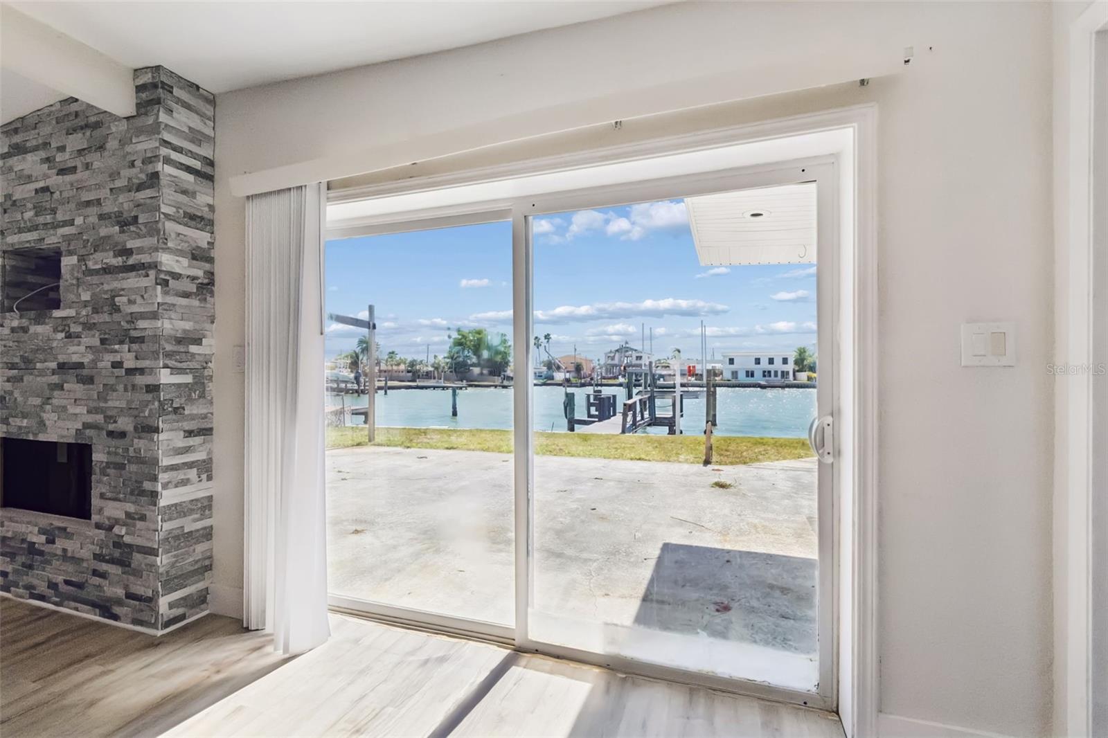 Listing photo id 1 for 16108 5th Street E