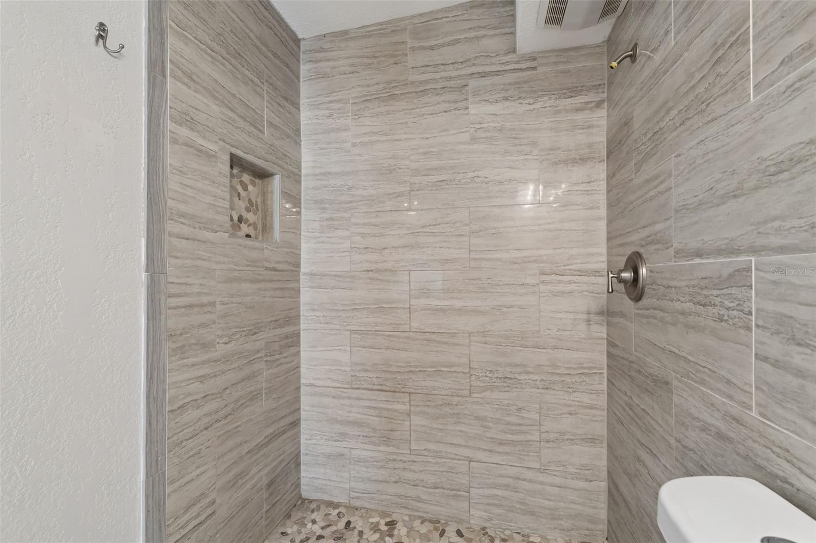 Listing photo id 29 for 16108 5th Street E