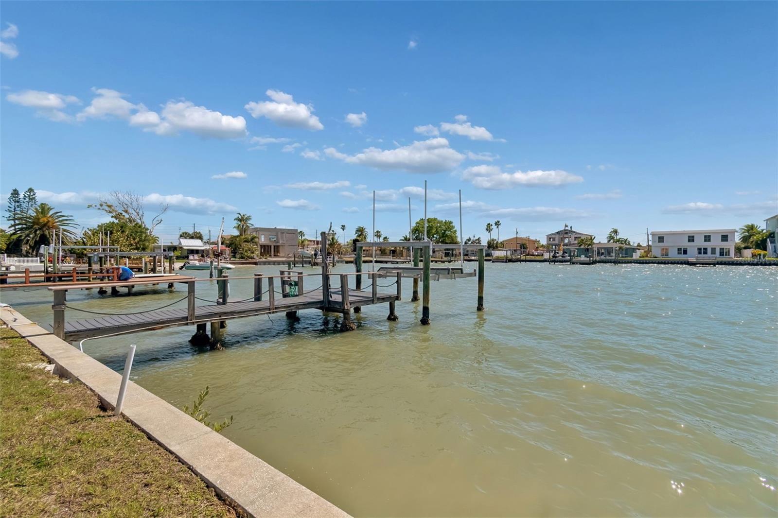 Listing photo id 36 for 16108 5th Street E