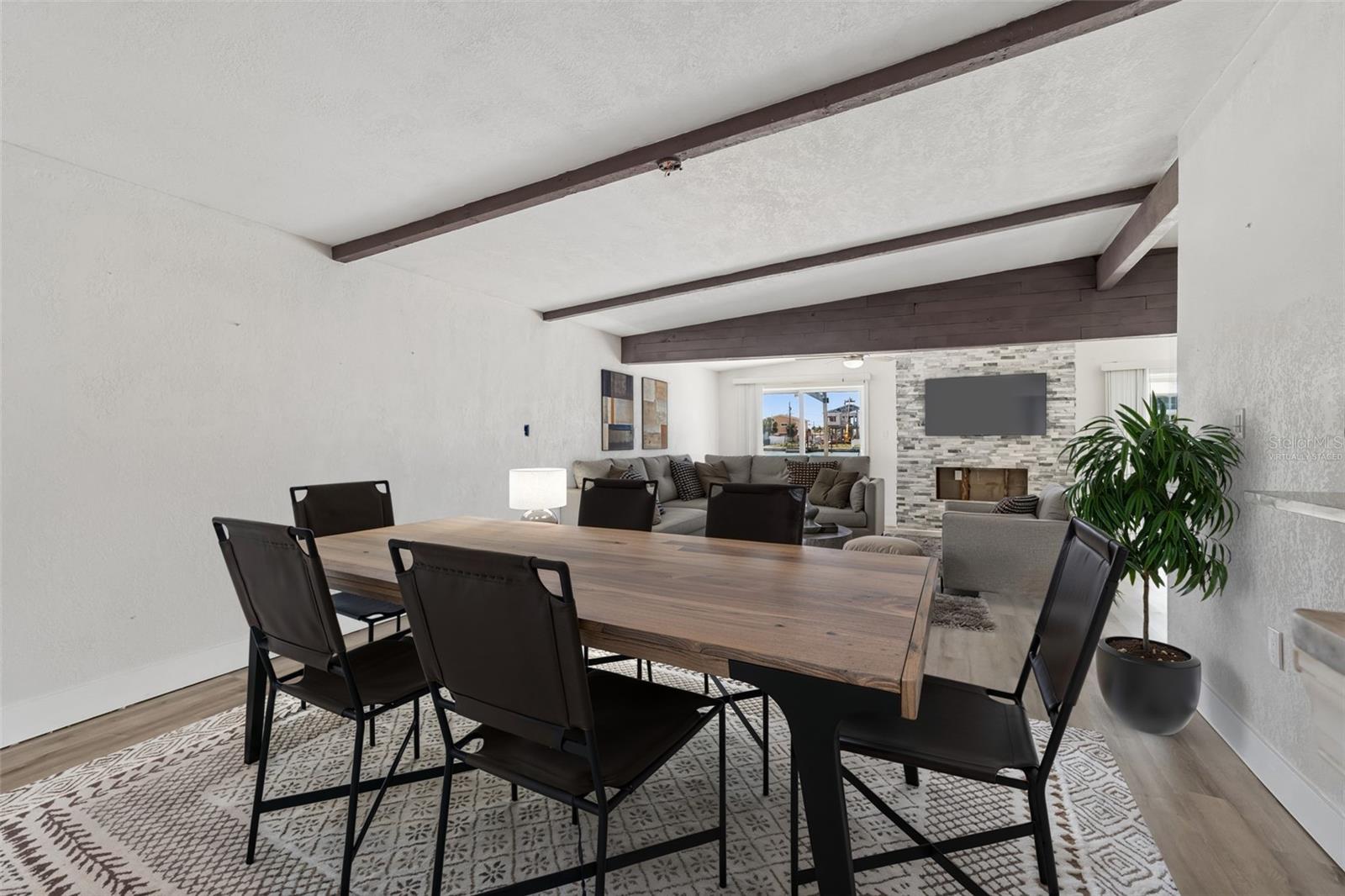 Listing photo id 5 for 16108 5th Street E