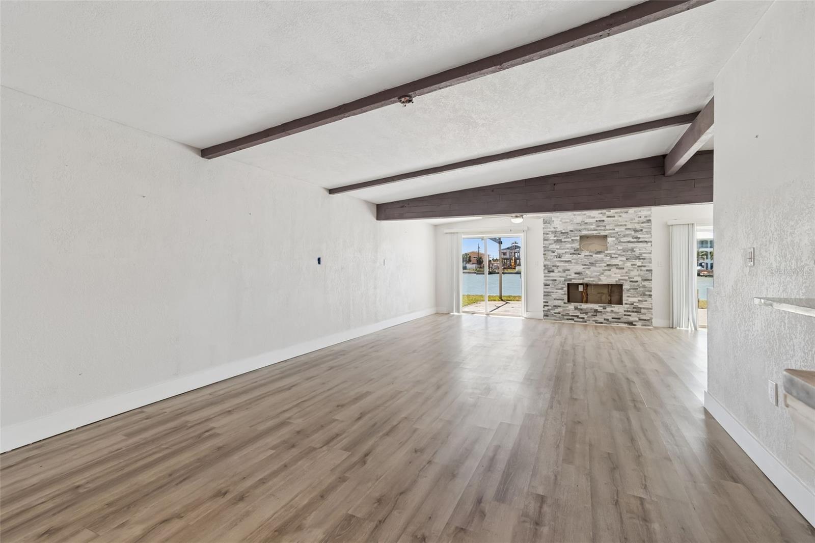 Listing photo id 6 for 16108 5th Street E