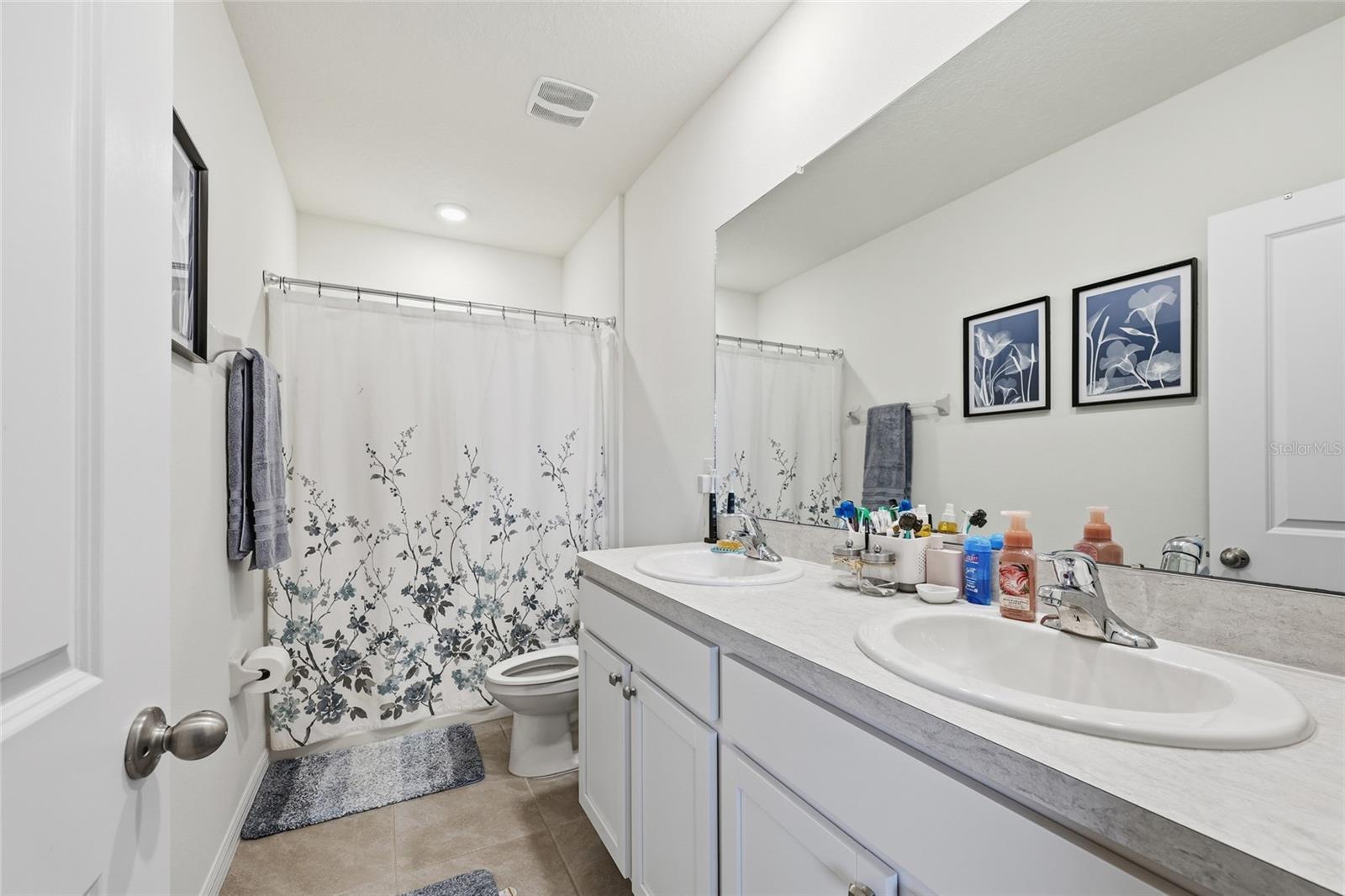 Image 19 of 56 For 32992 Major Oak Drive