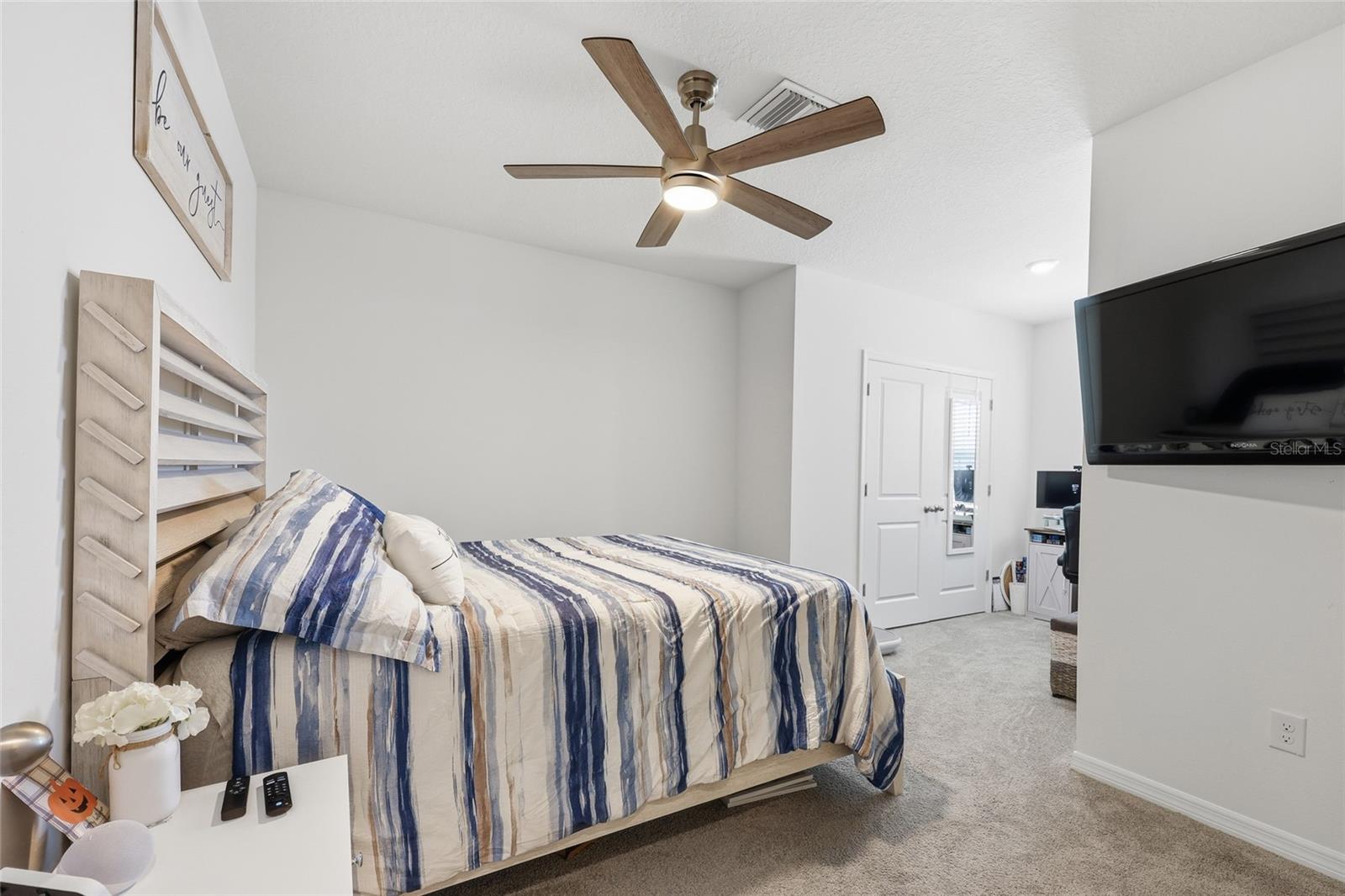 Image 26 of 56 For 32992 Major Oak Drive