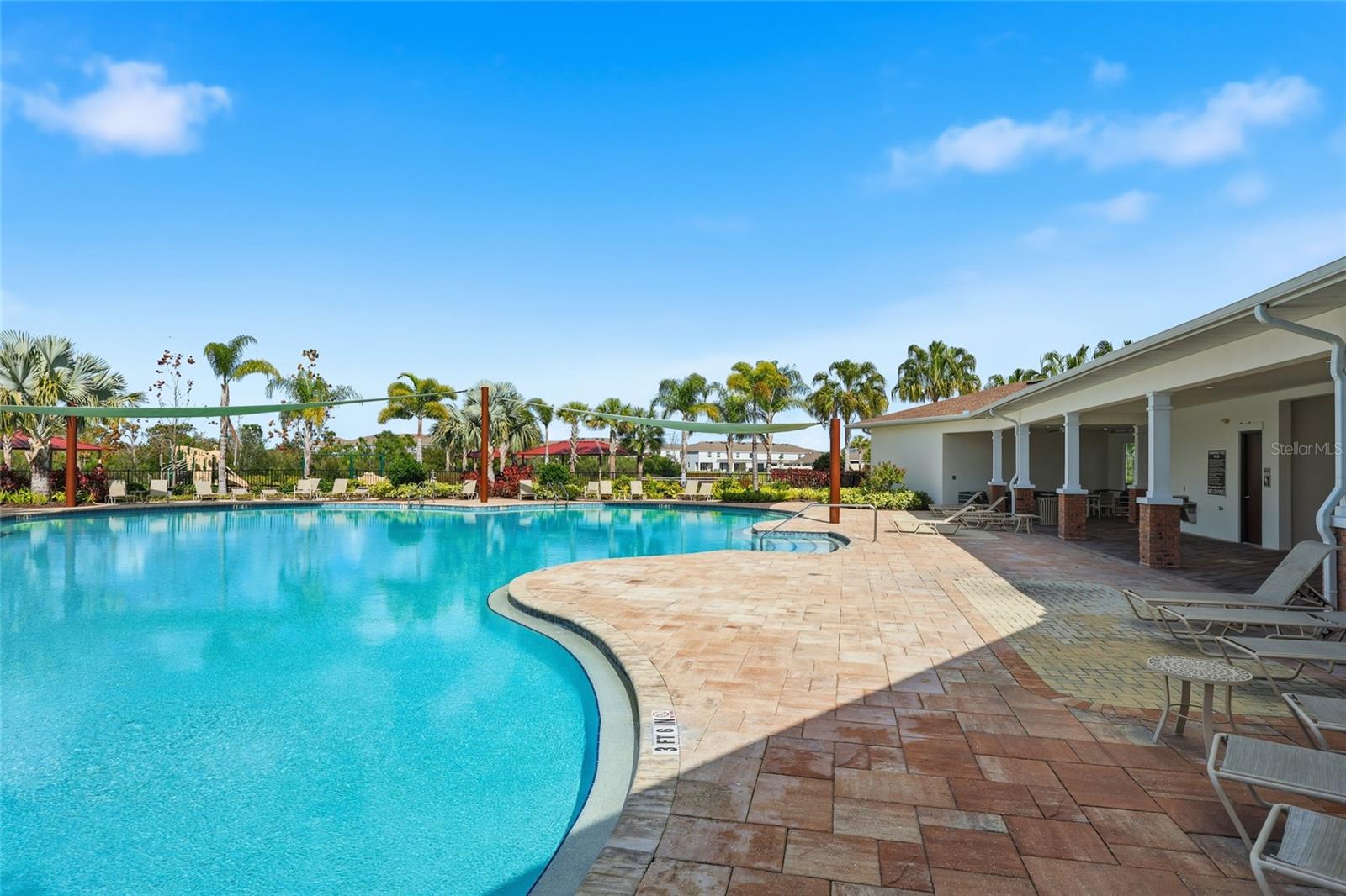 Image 33 of 56 For 32992 Major Oak Drive